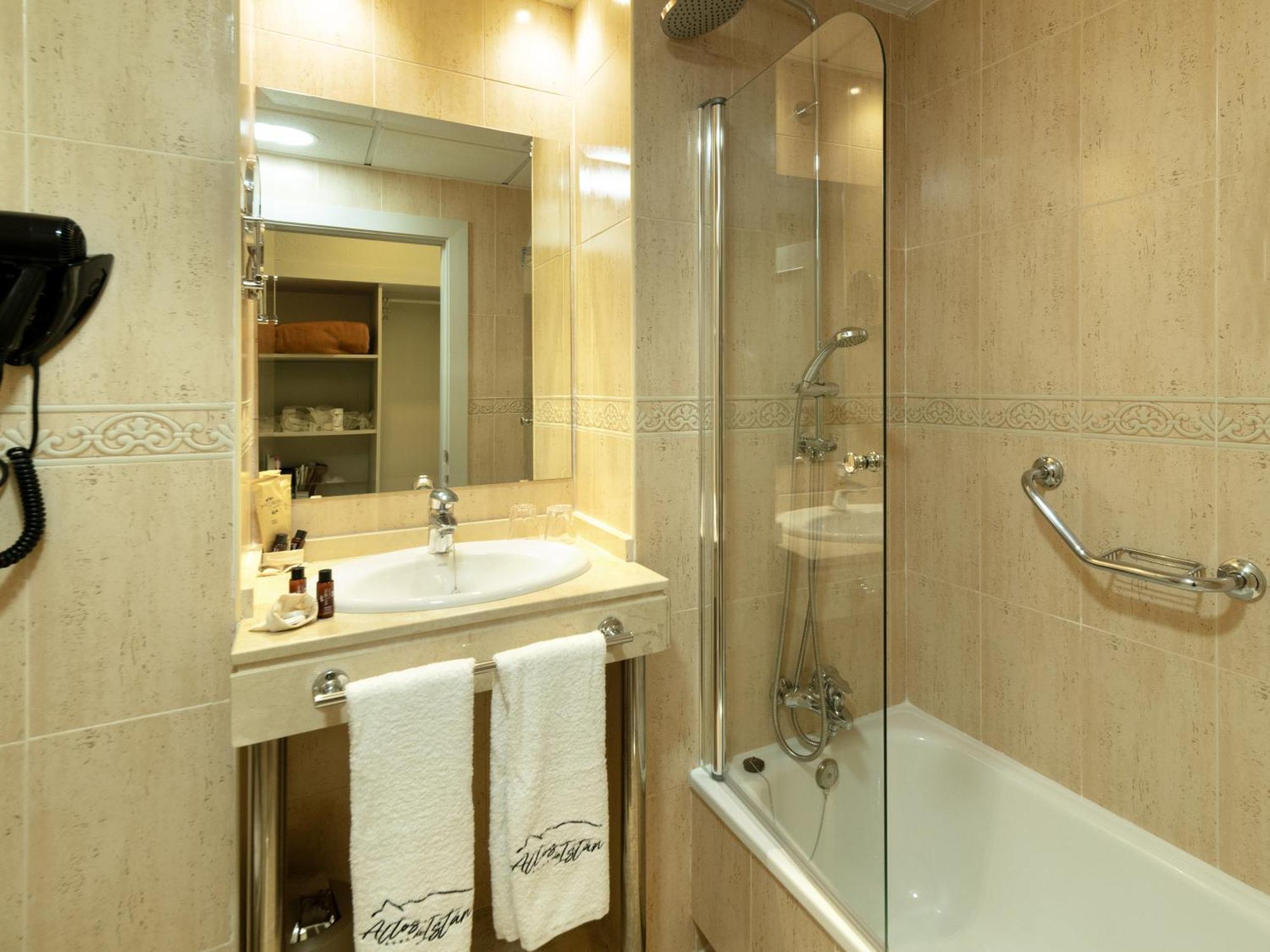 Hotel Altos De 4*