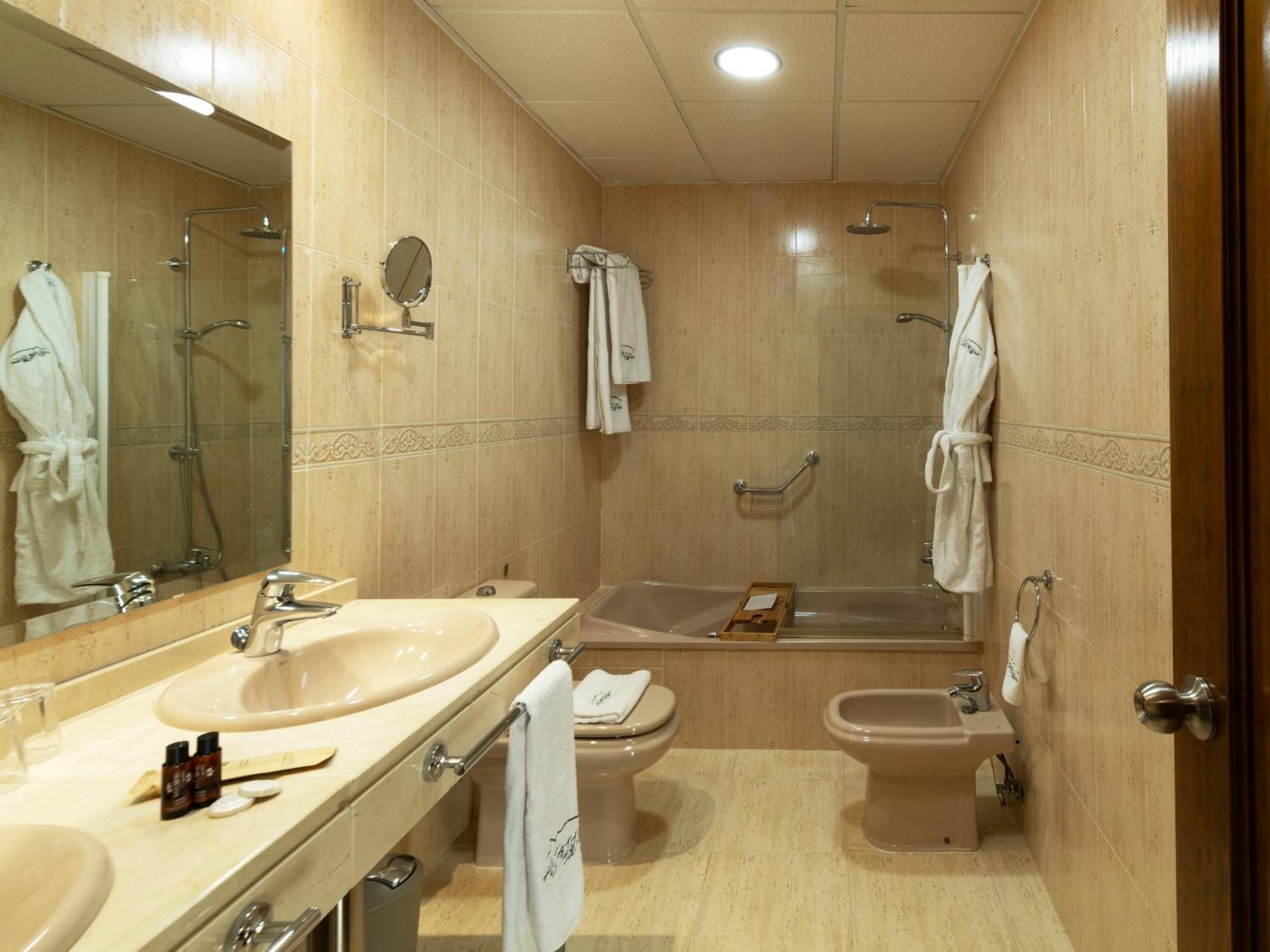 Altos De 4* Istán